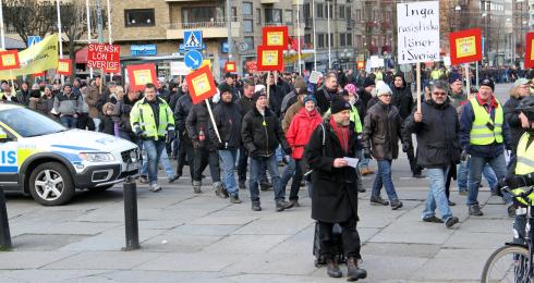 Cirka 400-500 personer gick med i demonstrationståget fram till Götaplatsen.Fotograf: Göran Rosengren