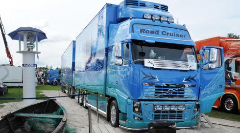 Den största delen av Ekdahls Åkeri AB övergår nu i norsk ägo. Road Cruisern stannar dock kvar i Ralfs ägo!Fotograf: Tommy Holl