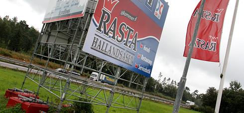 Rasta på Hallandsås blir en av de senare som kommer att kunna erbjuda bevakad parkering. - Senast den siste oktober kommer den anläggningen i gång, lovar Mikael Tervaniemi hos Rasta Sverige AB.Fotograf: Göran Rosengren