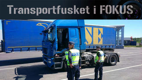 Slutkört. Dragbilen kopplades loss från trailern och speditören fick greja en ny. Föraren sitter i förvar i häktet och lastbilsnycklarna ligger i byrålådan hos polisen i Göteborg.
