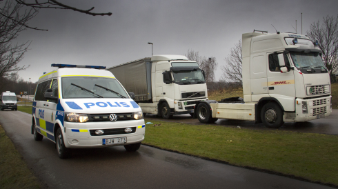 En av platserna som polisen besökte under söndagen var Trintegatan, vid Volvo Lastvagnars och Scanias anläggningar i Helsingborg.Fotograf: Göran Rosengren