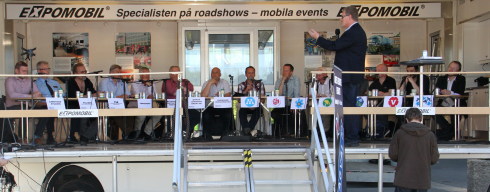 Engagemanget hos paneldebattörerna kunde ingen klaga på. Däremot undrar insändarskribenten var branschen höll hus.Fotograf: Göran Rosengren