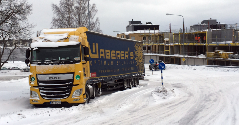 Ekipaget fastnade i korsningen Slottsholmsvägen - Södra Varvsgatan.Fotograf: Läsarbild