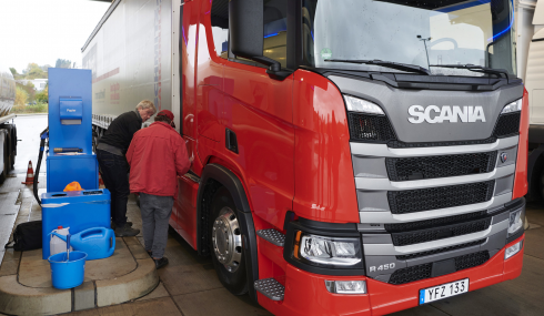1000-poängstestet involverar internationella lastbilsjournalister som i kombination med objektiv mätning subjektivt bedömer varje fordon. Fotograf: Scania