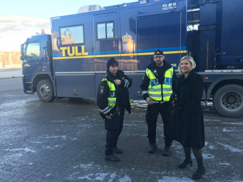 Magdalena Andersson besöker Tullen i Värtahamnen, Stockholm den 14 februari.