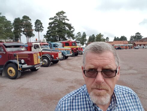 Thomas Morell undrar om politikerna fortfarande tror att detta är den svenska lastbilsflottan.