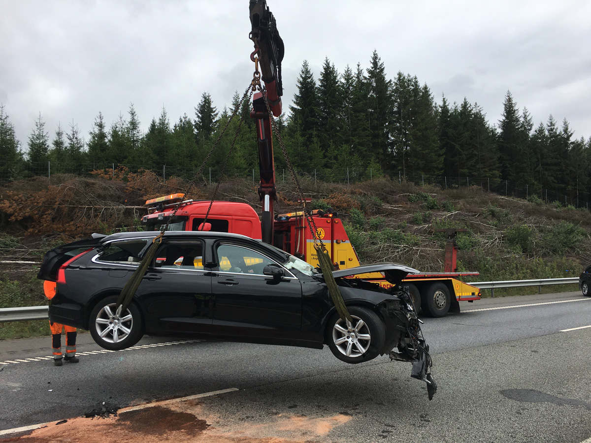 Under tiden räddnings- och bärgningsarbetet pågick, leddes den norrgående trafiken om på alternativa vägar.