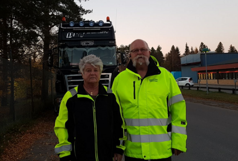 Bibbi och Dan Steinert satte ner foten.  - Ett åkeri måste kunna drivas med i alla fall ett visst mått av vinst, säger de båda.