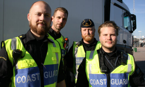 Pontus, Arvid, Henning och Victor gör ett viktigt jobb. Som samhällsmedborgare kan man tycka att deras befogenheter borde ha varit större för att effektivare kunna ingripa mot trafikfarliga transporter, bland annat. 