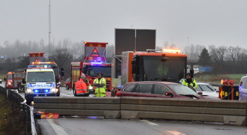 En olycka vid ett vägarbete inträffar endast några dagar efter att Arbetsmiljöverket beslutat att kravet på TMA-fordon inte längre ska gälla vid bärgningsarbeten på skyddsklassade vägar. Pontus Stenberg / Pontus Stenberg Media AB