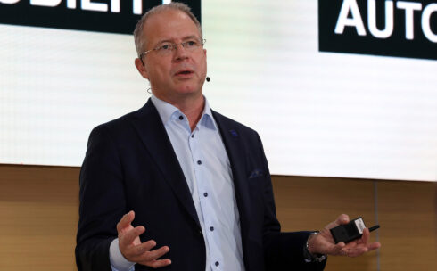 På NACV-utställningen i Atlanta drog Martin Lundstedt sina tankar om framtiden med elektrifiering, självgående lastbilar och uppkoppling. Foto: John Sommers II, NACV