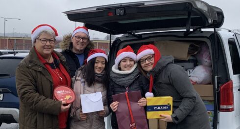 Redo att åka från vänster Anita Larsson, Stefan Espersson, Linnéa Jönsson från Georghillskolan, Hanen Ksibi från Frostaskolan och Ieva Sturesson.  Foto: Amy Espersson.