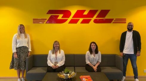 På gott avstånd från vänster Margrethe Bårdsen, Nina Bjørlo, Camilla Simonsen och Juanid Riaz från DHL Express kunderservice.