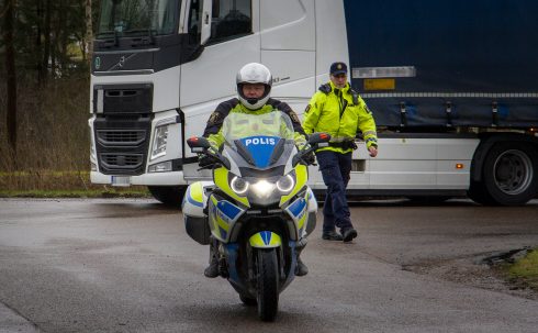 Fordon och personer på bilden har inget med ledartexten att göra. Foto: Göran Rosengren, arkiv