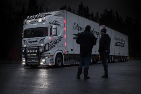 Stort engagemang från lastbilschaufförer i kampanjen #keeponrolling2020. Foto: Strands Lighting Division