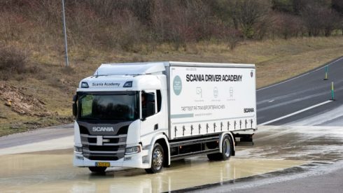 Scania blir den första lastbilstillverkaren i Danmark som erbjuder denna utbildning.
