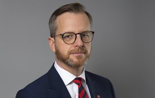 Det är inrikesminister Mikael Damberg (S) som ska svara på Thomas Morells (SD) fråga om vägkontroller. Foto Regeringen.