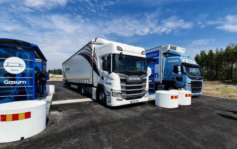   Regeringen lanserar nu en ny miljölastbilspremie som ger stöd till bland annat lastbilar som drivs med gas.