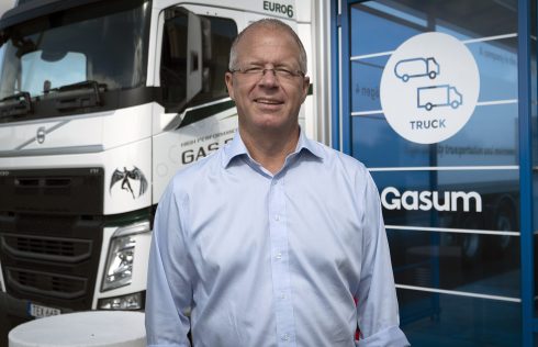 Volvochefen Martin Lundstedt gläds över samarbetet med Gasum i stärkandet av drivmedelsförsörjningen till Volvos ökade utbud av gasdrivna lastbilar. Foto: Clara Göbel
