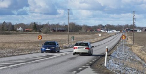  I valet mellan att satsa mer pengar på vägunderhåll eller att sänka hastigheterna vill tre av fyra (73 procent) se mer pengar på underhåll. 