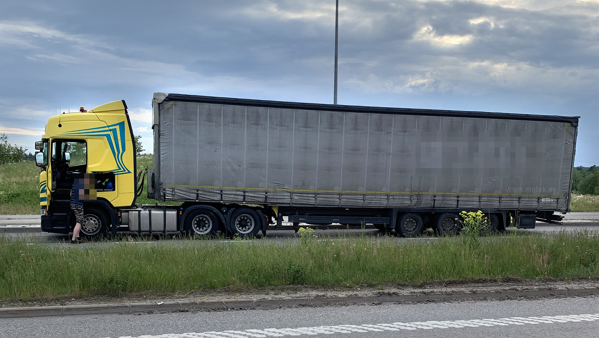 Det litauiska ekipaget lämnade över sin inkommande trailer med gods utan att först lossa det i sin helhet innan överlämnandet av trailern, något som är en förutsättning för att få utföra cabotagetransporter.