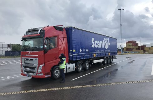   Scanfors transporter har på sistone väckt polisens intresse, men just detta ekipage som kontrollerades den 29 juli och hävdade kombitrafik, klarade kontrollen.