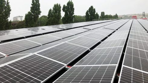 Widrikssons solcellsanläggning kommer producera 215 000 kWh/år.