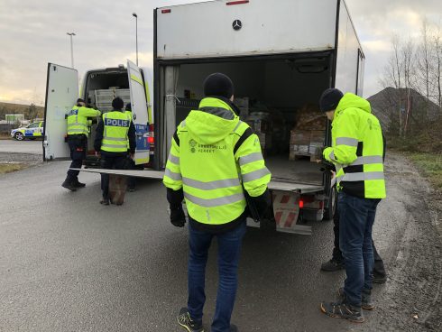   Myndigheterna hittade cirka 300 säkerhetsbrister vid en gemensam, nationell insats med fokus på transport och logistik. 