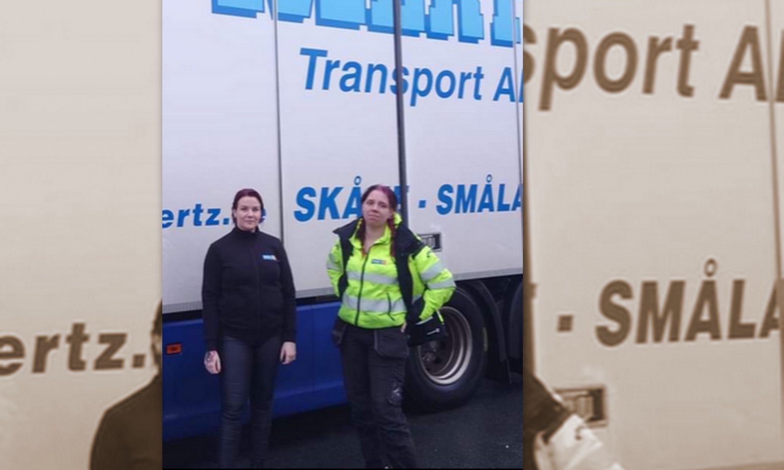  Till vänster står Sanna som är arbetsledare Jönköping och till höger står Evelina, en av chaufförerna i Jönköping. Foto: Nickes Åkeritjänst.