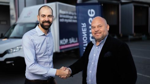   Johannes Winberg, marknadsansvarig och delägare i Budi AB, till vänster och Staffan Lindewald, CEO för Malte Månson Holding AB. 