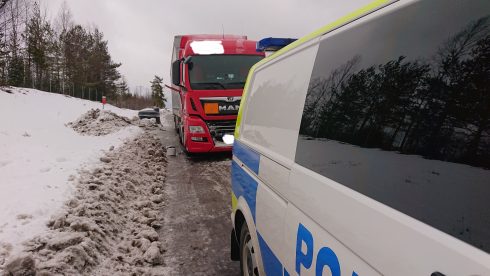 Den ukrainske föraren får böter. Hur myndigheterna i Ukraina sedan hanterar ärendet som rapporteras, får polisen ingen feed back på då återkopplingskrav saknas.