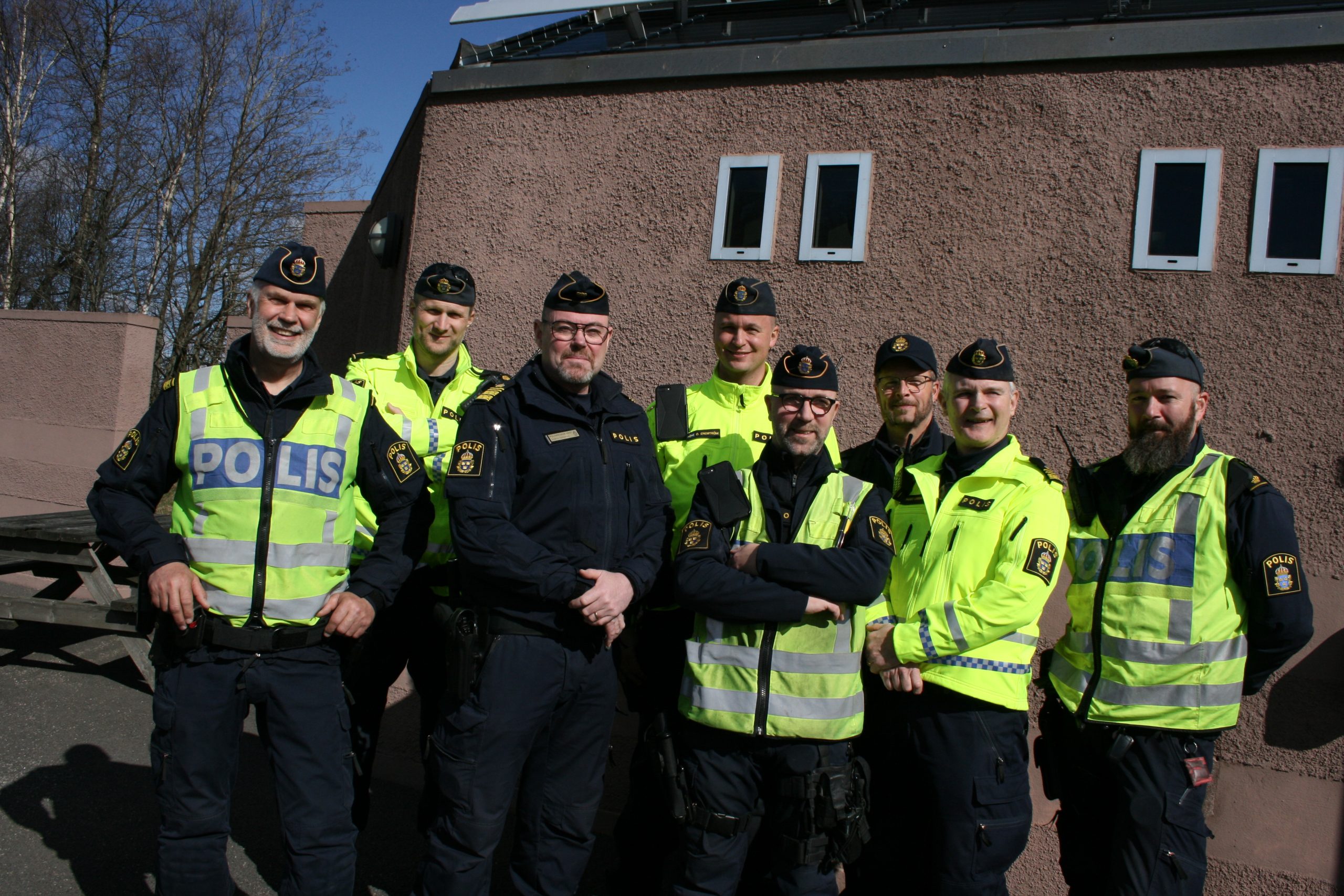 Med tillskott från Göteborg, var det detta glada gäng som träffade Tomas Eneroth i Halmstad. Längst till vänster står trafikpolis Kjell Andersson från Göteborg som i den redaktionella tidningen delar med sig av mötet med Tomas Eneroth. Foto: Heidi Bodensjö.