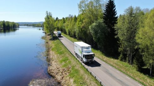 Godsservice i Dalarna har köpt en helelektrisk distributionsbil medan DB Schenker investerat i en snabbladdare. Åkeriet har sedan tidigare en elhybrid i sin fordonsflotta.