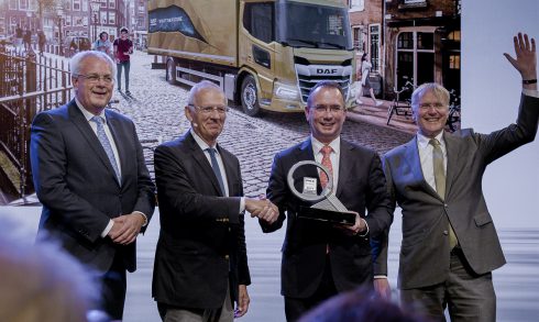 DAF XD-serien har utsetts till ”International Truck of the Year 2023”. Harald Seidel, vd för DAF Trucks, tog emot den prestigefyllda utmärkelsen.