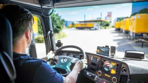    I Norge uppskattar Norges Lastebilejerforbund och Asko Nord AS att vi kommer att behöva cirka 10 000 fler lastbilschaufförer inom tio år.  