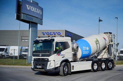     Volvo har levererat den första eldrivna betonglastbilen, en Volvo FMX Electric, till Cemex i Tyskland. 