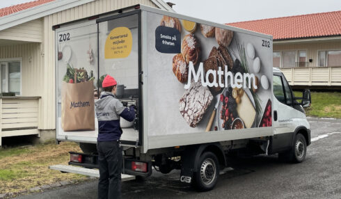 Mathem tar in fler lätta lastbilar, uppgraderade till el. Foto: Mathem