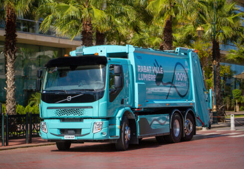 Den första elektriska lastbilen rullar nu i staden Rabat i Marocko. Foto: Volvo Lastvagnar