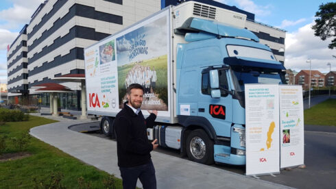 Henrik Lae, projektledare och strategisk utvecklare för hållbara och elektriska transporter inom Ica vill gärna ställa om till fler elektriska lastbilar. Problemet är att få tillgång till el. Foto: Pontus Nyman