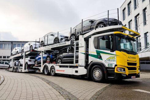 Det helelektriska ekipaget kan transportera upp till åtta bilar och kommer att användas på sträckor upp till 150 kilometer. Foto: Scania