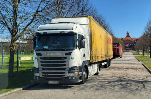 Transporten försenades nästan en hel vecka eftersom förskottet på sanktionsavgiften inte betalades förrän idag, torsdag. Ekipaget stoppas i fredags av trafikpolisen i Helsingborg