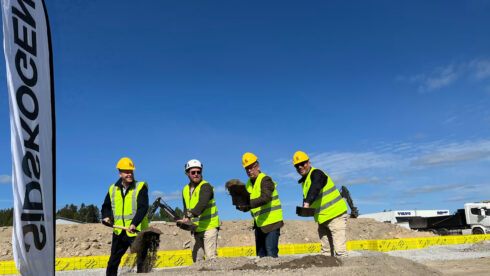    Under tisdagen togs det första spadtaget för DB Schenkers nya terminal i Hudiksvall. Anläggningen blir toppmodern med bland annat automatiserad paketbana och automatisk vägning samt mätning av gods.