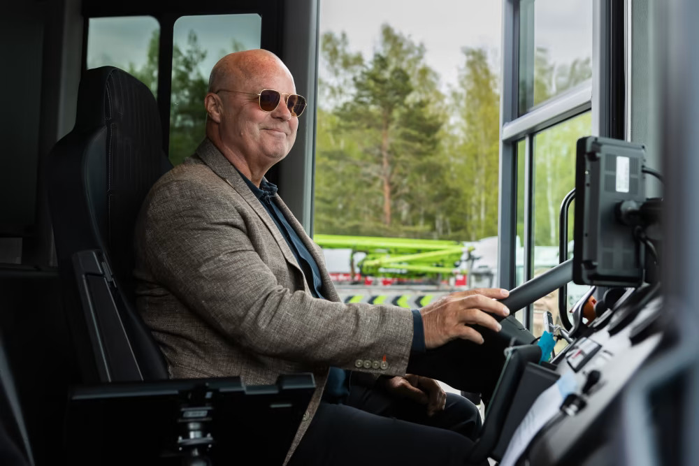 Tillbaka bakom ratten på eEconic, men nu på svensk mark. Per-Eric Bjurenborg och teamet från Urbaser var på besök i fabriken i Wörth och testade en förseriebil innan de bestämde sig.  