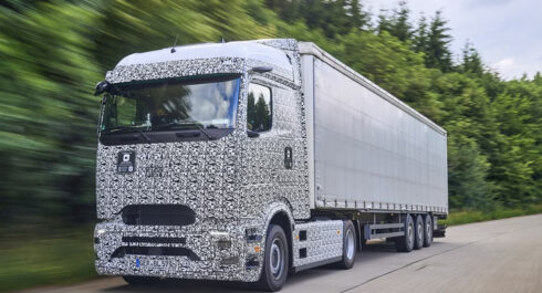 Bråda dagar för testingenjörerna hos Mercedes-Benz Trucks inför världspremiären. Foto: Mercedes-Benz Trucks.