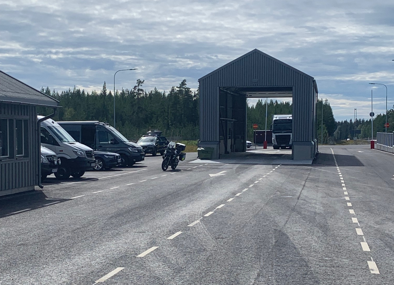 Full aktivitet på kontrollplats Sävar utanför Umeå. Foto: Roger Ogemar.