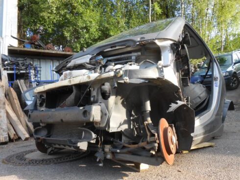 Trafikverket säger att personbilen är vållande i cirka 90 procent av olyckor mellan lastbil och personbil. Foto: Genrebild.