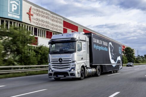 100 mil på en tankning flytande väte sätter Mercedes-Benz GenH2 Truck på kartan. Foto: Daimler Truck.