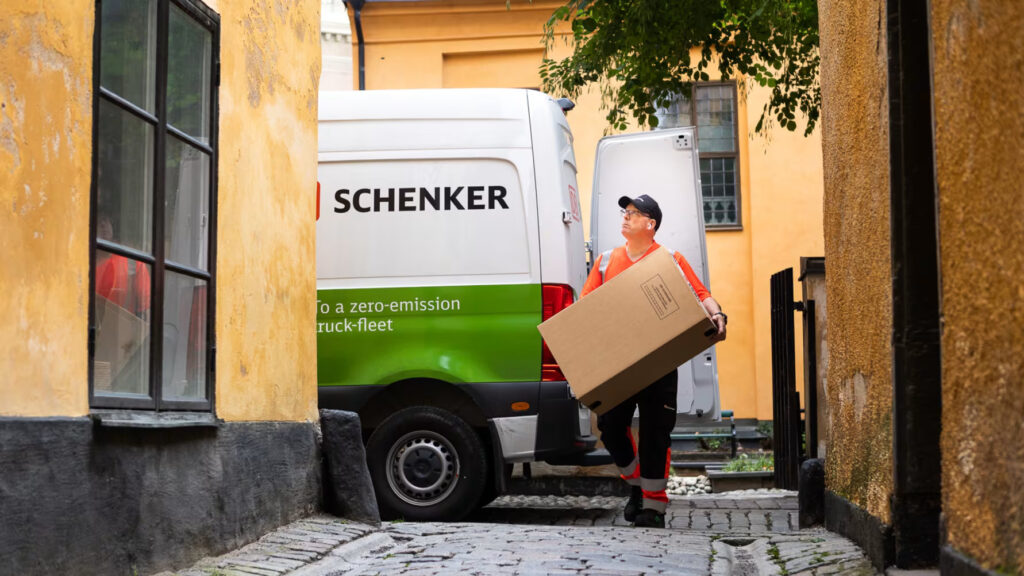 Paketbil Schenker satsar stort på elektrifiering av paketbilar - Tidningen ...