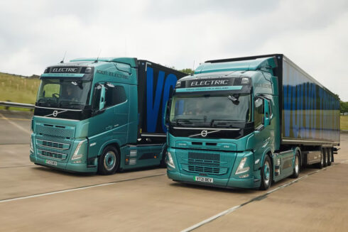Volvo Lastvagnar är först i Storbritannien med att ha fått fyra olika modeller av lågemissionsfordon godkända för bidrag. Foto: Volvo Lastvagnar.