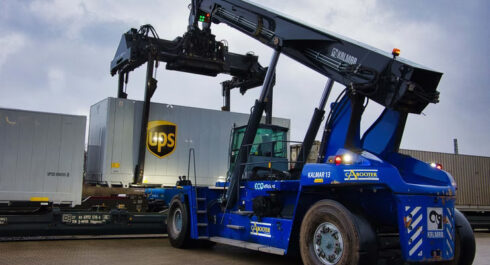 Färre mil vägtransporter och mindre CO2-utsläpp vill UPS uppnå genom att satsa mer på järnvägstransporter. Foto: UPS.